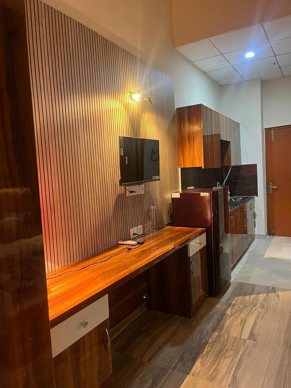 Studio Apartment In Greater Noida Exterior photo
